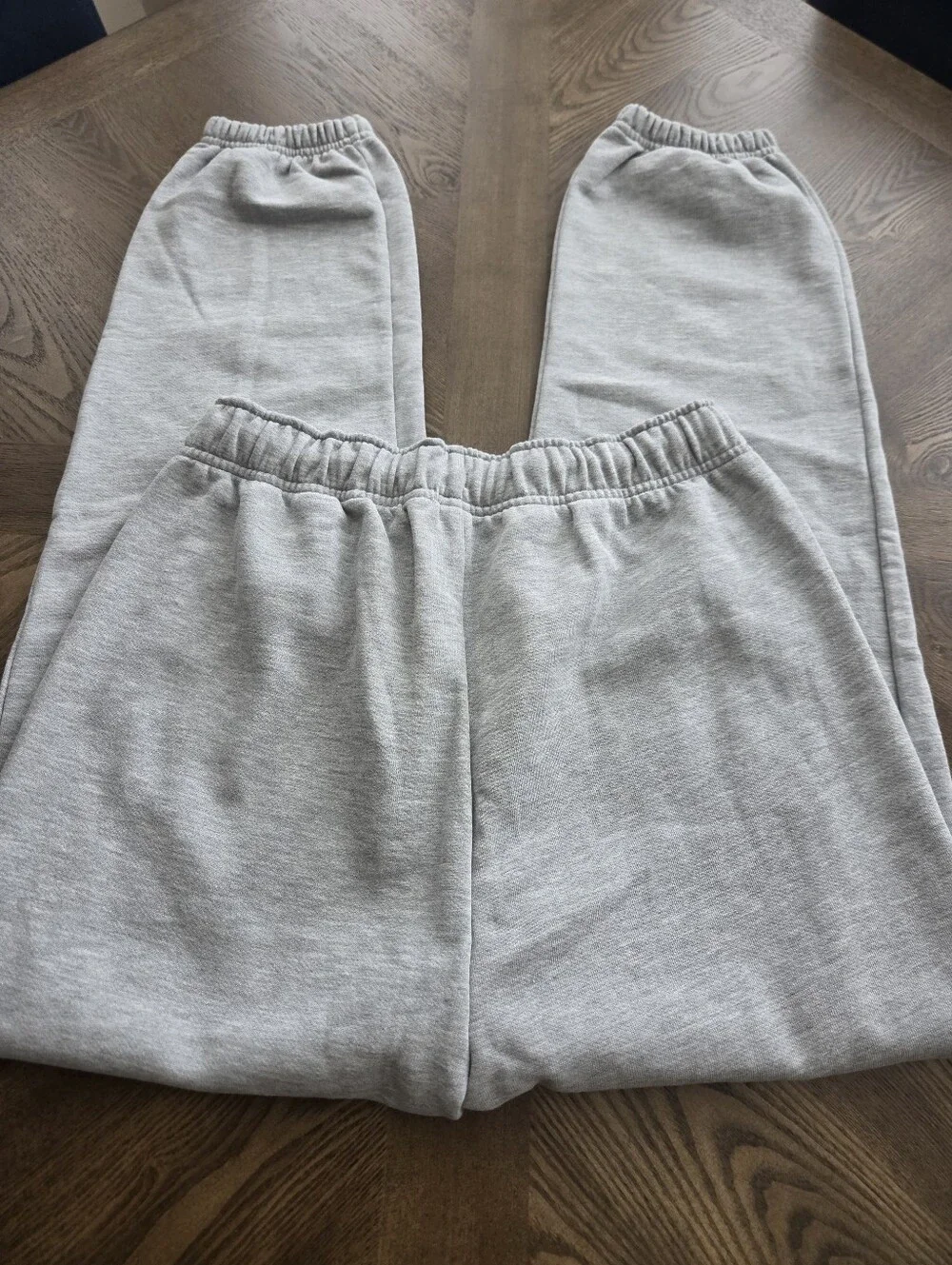 Alo Yoga NWOT Accolade Jogger in Athletic Heather Gray sz MEDIUM